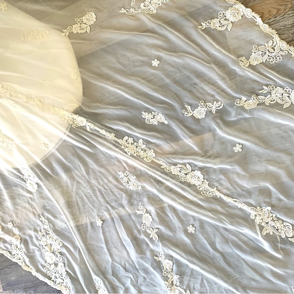 🚫SOLD🚫Sample Wedding Dress Mermaid long Tail Light white ivory lace Sz 14 - Picture 3 of 9